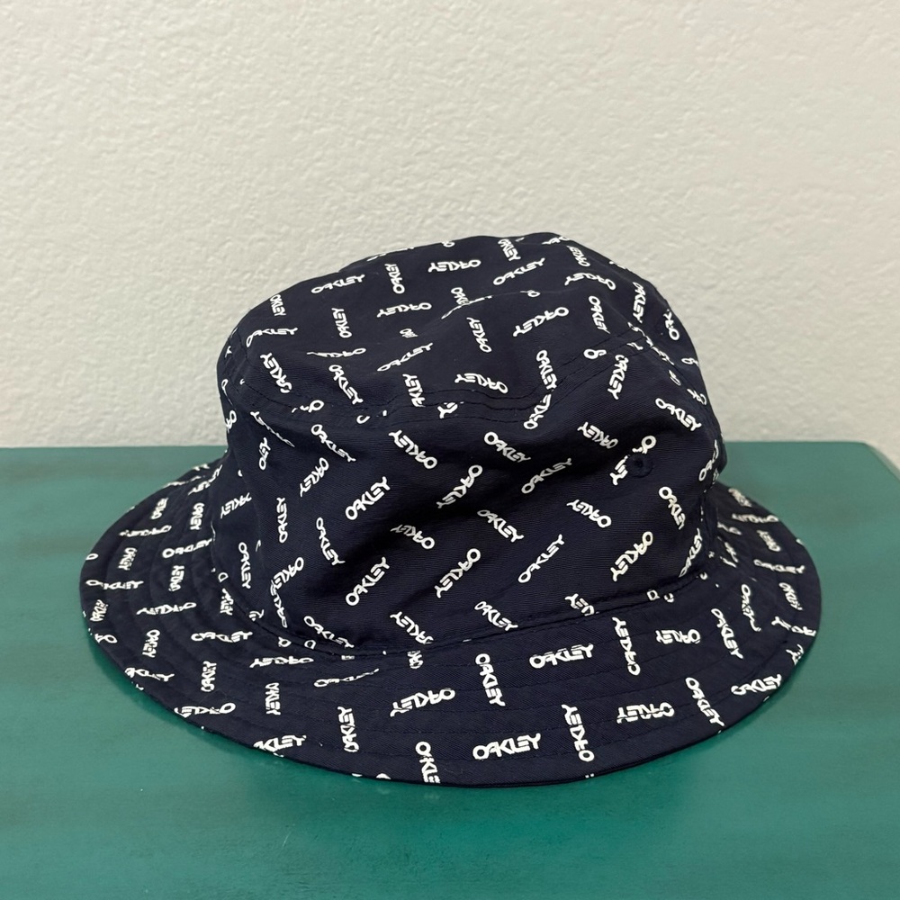Oakley Brand Logo Bucket Hat Navy Blue AOP One Size Beach Casual